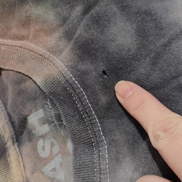 Johnny Cash Shirt Sz.M Small Hole On Front (X-50 CRATE) - Picture 6 of 6